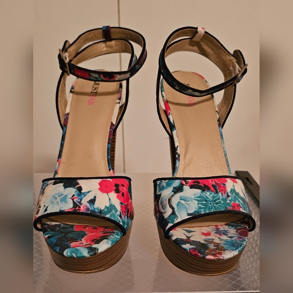 SUPER CUTE AND SUPER SEXY - Picture 6 of 8